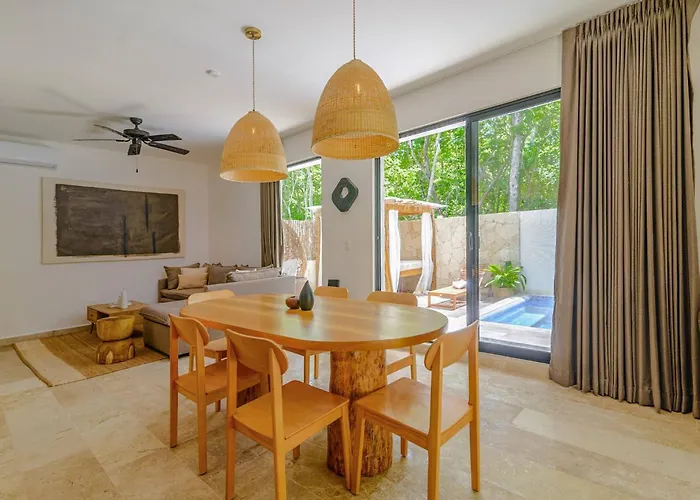 Tropical Retreat: Scooters, Hot Tub, Pool, Projector * Tulum
