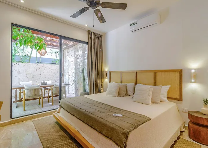 Tropical Retreat: Scooters, Hot Tub, Pool, Projector Tulum