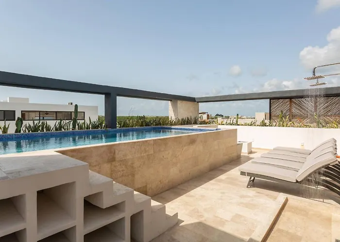 Tropical Retreat: Scooters, Hot Tub, Pool, Projector Apartment