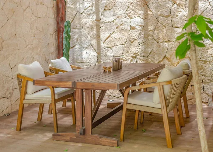 Tropical Retreat: Scooters, Hot Tub, Pool, Projector Apartment *