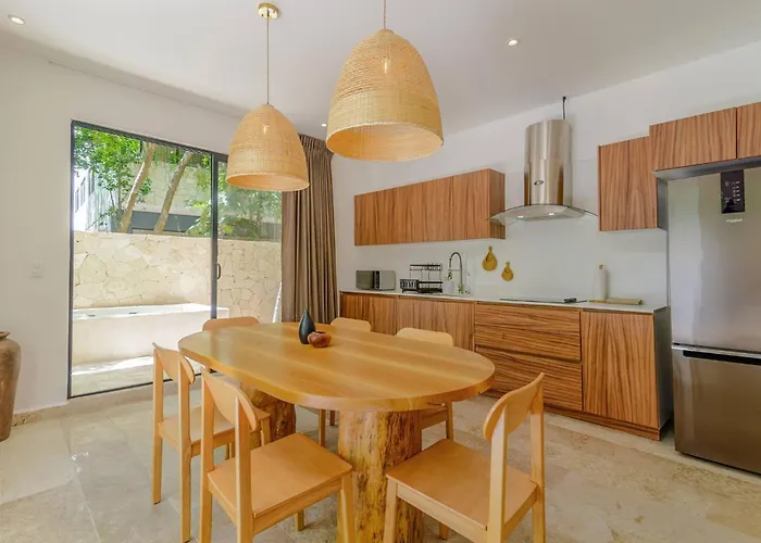 Tropical Retreat: Scooters, Hot Tub, Pool, Projector Apartment Tulum